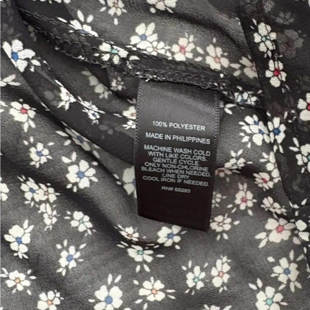 Express Black White Floral Blouse Ruffle Front Sheer Tie Neckline Office Size M - Picture 9 of 11